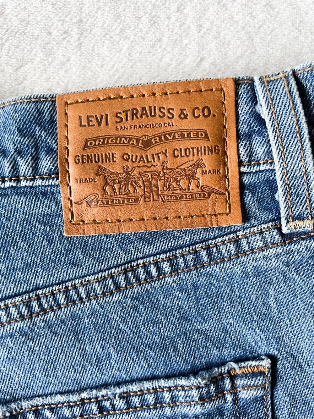Levi's Ribcage Shorts - Picture 5 of 13